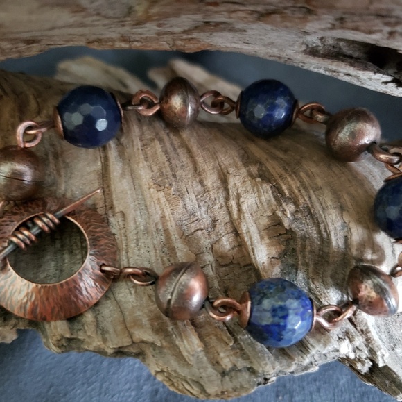 Handcrafted copper and Lapis bracelet. OOAK. - Picture 3 of 3